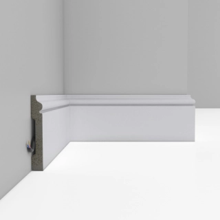 D005-119/26 плинтус напольный ДМ(79*13*2400 мм)